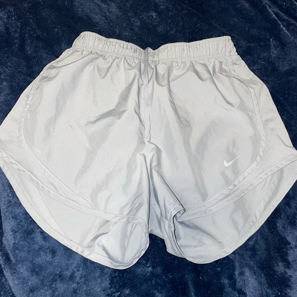 Women’s Nike Tempo Running Shorts - Picture 1 of 3